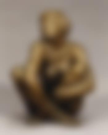 Crouching woman (preview)