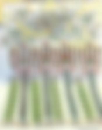 Vol d'oiseaux au-dessus de la foret (preview)