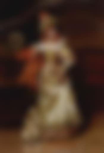 Waiting for her escort (preview)