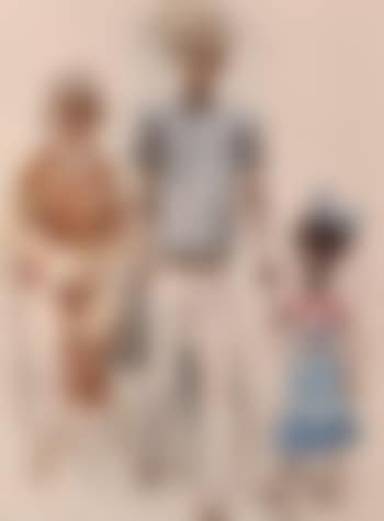 Family stroll (preview)