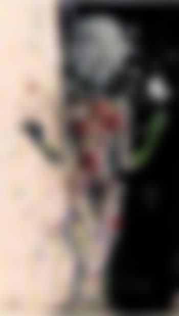 Femme a tete de fleurs tenant une fleur de pissenlit (preview)