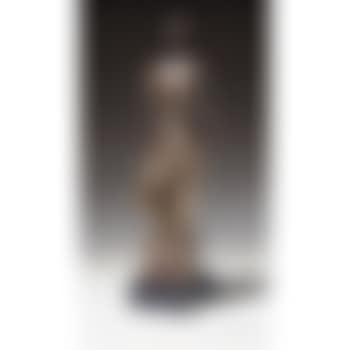 Femme nue sur cube (preview)