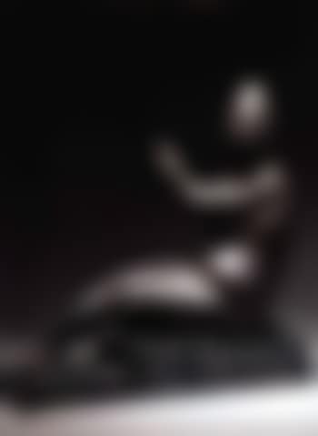 Female nude sitting (preview)