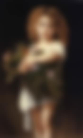 Enfant tenant des fleurs (preview)
