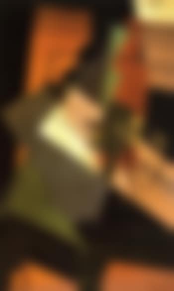 Bouteille, verre et journal (preview)