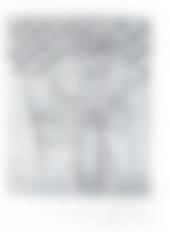 Figure assise mains au menton (preview)