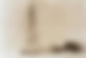 Marilyn Monroe lying on bed (preview)