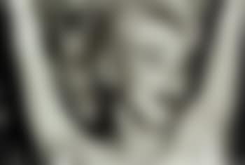 Marilyn Monroe with necklace (preview)