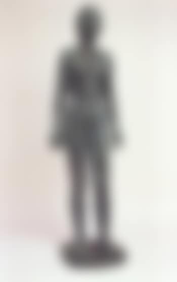 Standing girl (preview)