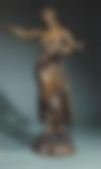 La Chanson, young woman standing and singing (preview)