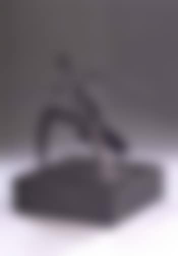 On one knee (preview)