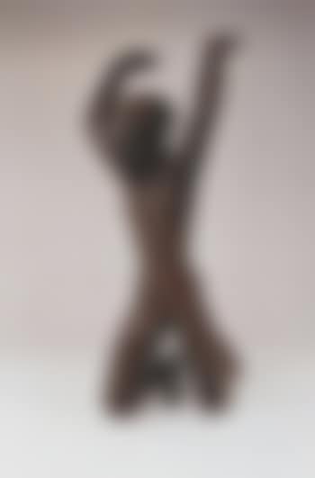 Woman kneeling with raised arms (preview)