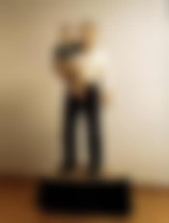 Grosser Mann mit kleinem mann auf den arm (preview)