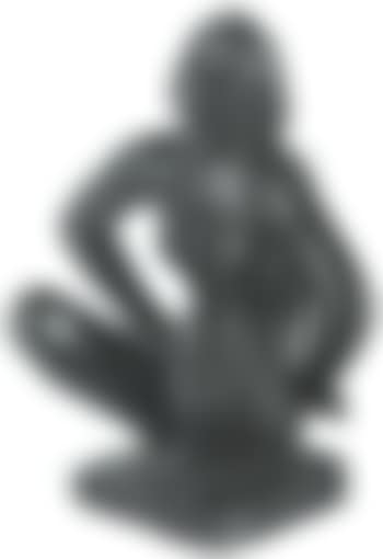Sitting woman (preview)