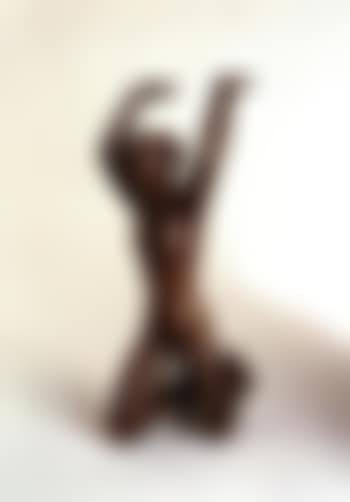 Woman kneeling (preview)