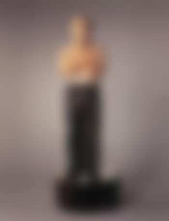 Mann mit dunkelbauer hose (preview)