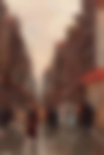 Busy shopping street (preview)