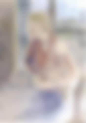 Jeune femme assise (preview)