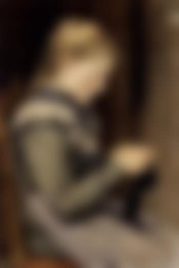 Girl knitting (preview)