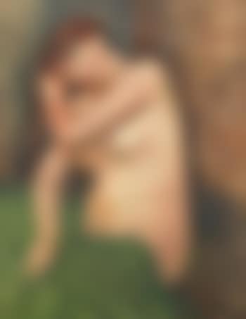 Buste de femme assise au seins nus (preview)