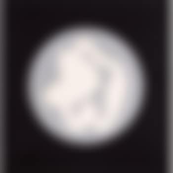 Weisse Form Auf Grauer Unterlage / Relief (preview)