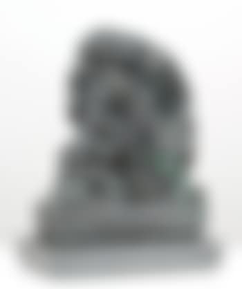 At the wall, kneeling figure (preview)