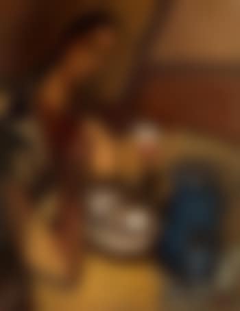 Sinnierende Frau beim Abendessen (preview)