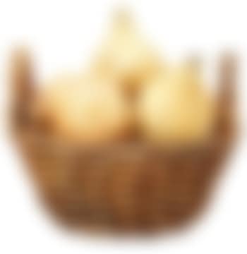Basket with 8 onions (preview)