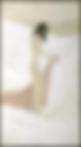 Nude on the beach (preview)