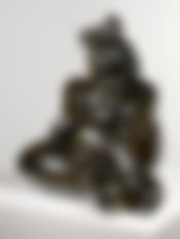 Girl With a Bow (preview)