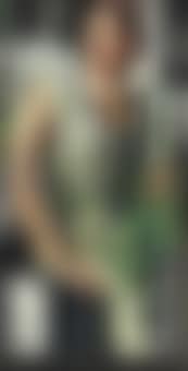 Portrait de jeune femme à la colonne carrée (preview)