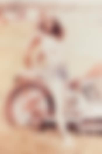 Girlfriend #7 (preview)