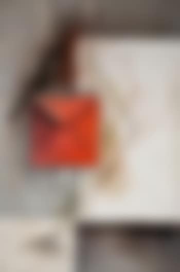 Rouge sur gris (red on white) (preview)