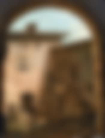 Cour d’un palais italianisant animé de personnages (preview)