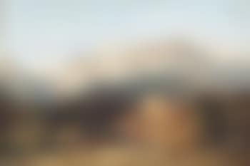Kaukasisches Dorf vor Bergkulisse (preview)