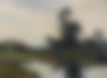Uferpartie mit Maler und Staffelei. (preview)