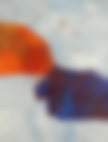 Composition rouge et bleue sur fond bleu ciel (preview)