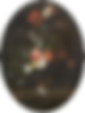 Bouquet de fleurs dans un vase sur un entablement (preview)