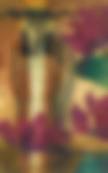 Ägyptische Figur Und Rotvioletten Blüten (Egyptian Figure And Violet Red Blossoms) (preview)