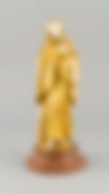 Junge Frau mit Umhang (preview)