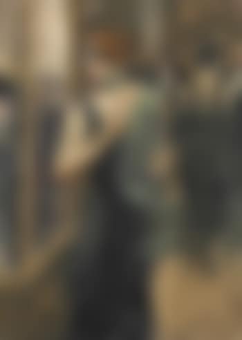 Dame in schwarzem Abendkleid mit grünem Schal (preview)