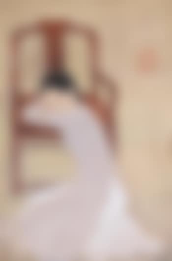 Portrait de jeune femme accoudée (preview)