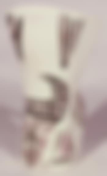 Pichet blanc à décor de taureaux stylisés (preview)
