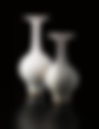 Large bottle vase with flaring lip (preview)