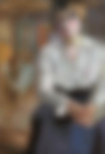 Femme Assise Les Mains Jointes (preview)