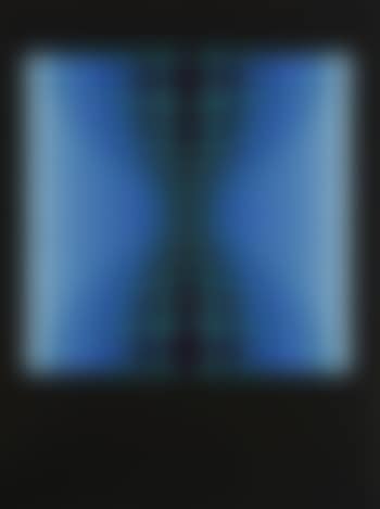 Composition cinétique en bleu et vert sur fond noir (preview)