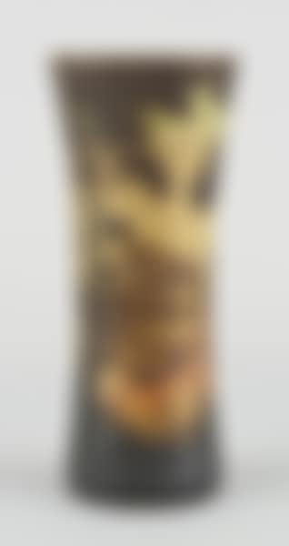Vase cylindrique en verre à coloration intercalaire au décor lacustre (preview)