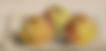 Stillleben mit drei Äpfeln und Zeitung (preview)