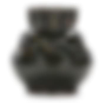 Vase with in-body twist and ruffled rim (preview)