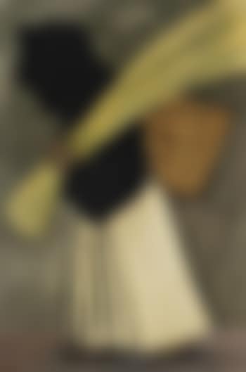 Mujer cargando un bulto y paja (preview)